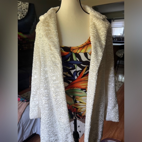 Carina Woman’s Textured Coat - Picture 5 of 10